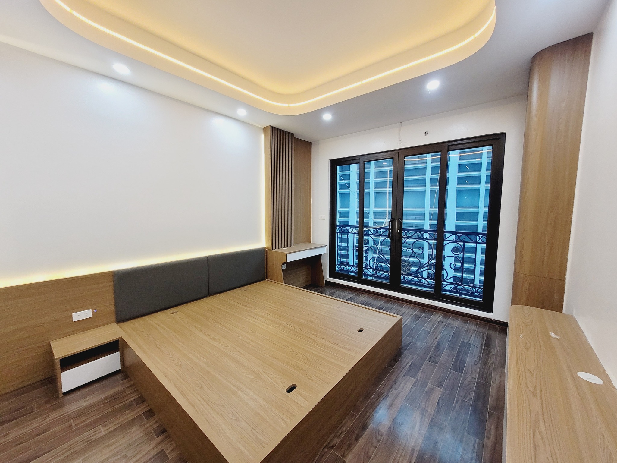 Bán nhà 5 tầng, ô tô đỗ cửa – Ngõ thẳng, cách phố Cầu Giấy chỉ 50m – Giá 15.5 tỷ - Ảnh 1